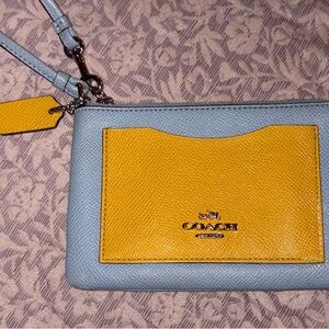 NWOT Coach Two-Tone Yellow and Gray Wristlet